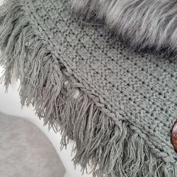 Gray Faux Fur Trimmed Scarf Shoulder Warmer Shaw Chunky Knit Fringe Poncho - Picture 3 of 9
